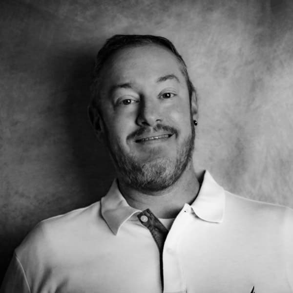 Zac_Simons-Headshot.jpg